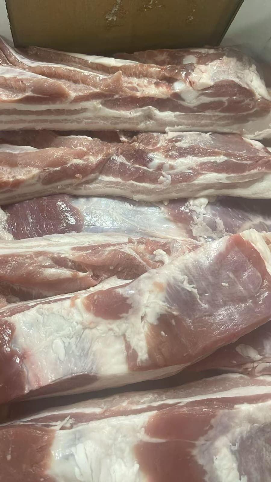 Verse Uitgebeende Buikspek (五花肉) per kg
